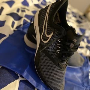 Sneaker for men size 10 but runs small fits like 9